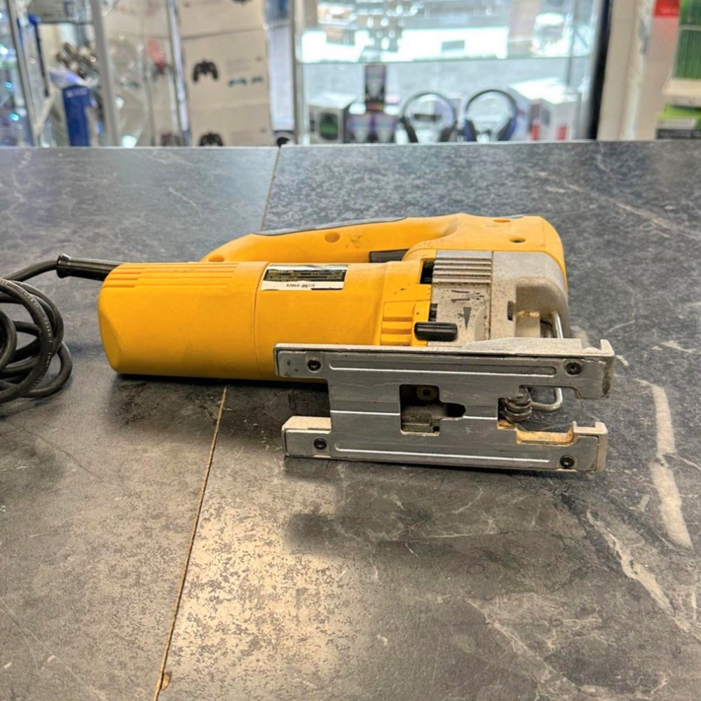 DEWALT DW321 230V CORDED JIGSAW Own4Less